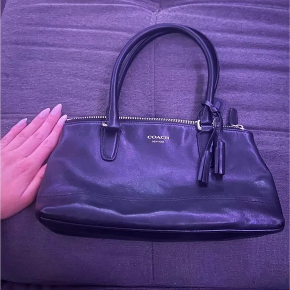 Coach Elegant Black Shoulder Bag - Picture 2 of 5
